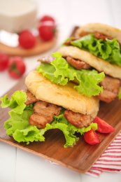 安徽蚌埠传统小吃:烧饼夹里脊