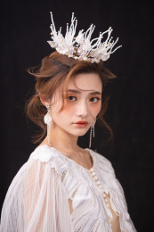 低发髻皇冠新娘造型