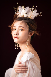 低发髻皇冠新娘造型