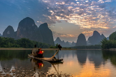 桂林阳朔漓江上的渔夫