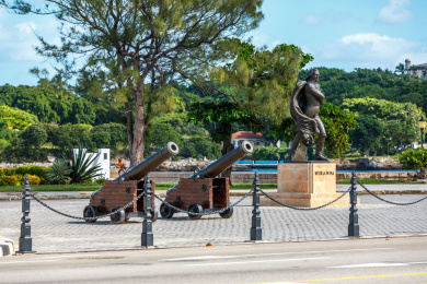 埃尔摩罗城堡炮台及雕像