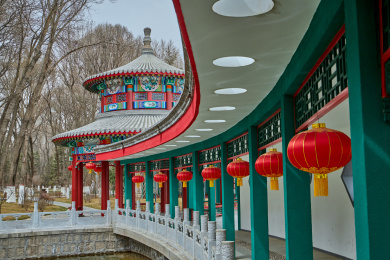 青海省西宁市人民公园里的仿清代建筑