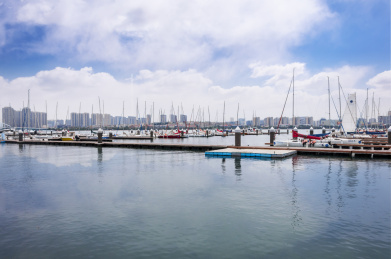 帆船邮轮码头风光 