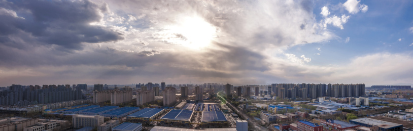 蓝天白云下的中国河北燕郊城市建筑群全景风光