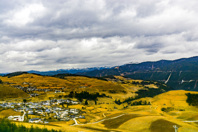 云南香格里拉丽江雅砻江居民