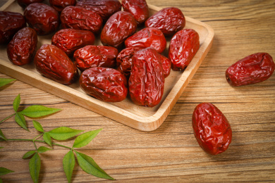 堆放在编制垫上却开的大红枣子_站酷海洛_正版图片_视频_字体_音乐