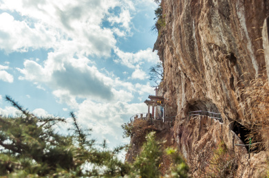 云南昆明西山凌霄宝阁崖壁栈道