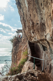 云南昆明西山凌霄宝阁崖壁栈道