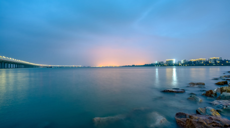 深圳宝安西湾红树林公园夜景