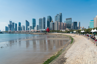 山东青岛五四广场海滨风光