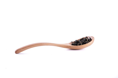 特写木勺里放茉莉花茶叶