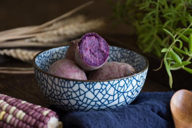 美味的熟紫薯 紫薯