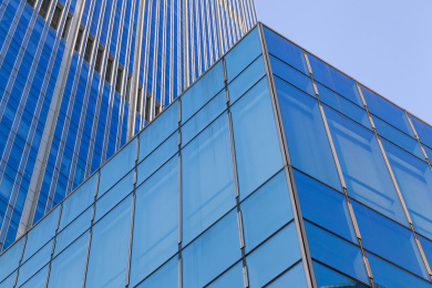 建筑物外立面的反光的玻璃幕墙