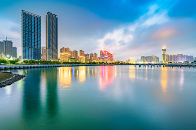 湛江市金沙湾的城市夜景