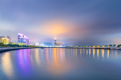 中国广州珠江岸滨江大道夜色景观
