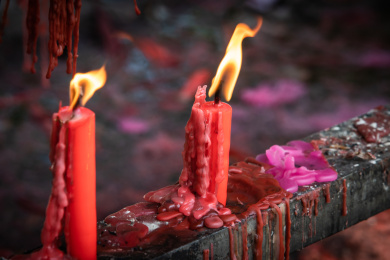 红蜡烛祈福图片