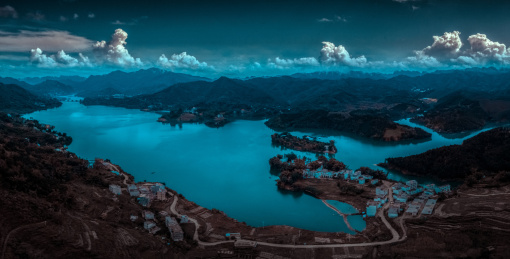 广西巴马赐福湖