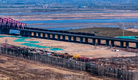 河南省郑州市黄河铁路大桥建筑