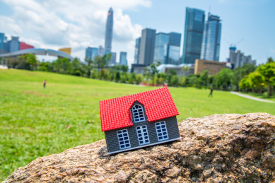 房地产投资买房炒房,深圳城市建筑和小房子模型