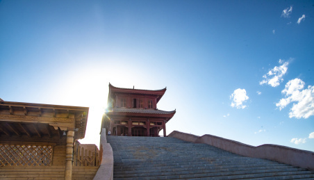 夏天蓝天下北京园博园永定塔