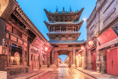 山西平遥古城内的明清古街街景