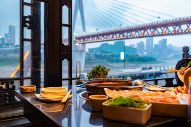 重庆火锅和千厮门大桥