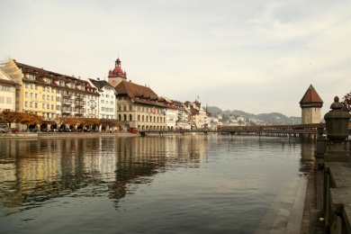 瑞士琉森卡佩尔廊桥