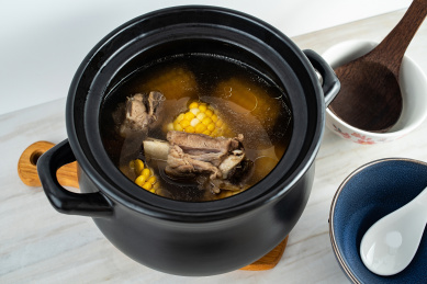 中国菜广东老火靓汤玉米猪骨汤