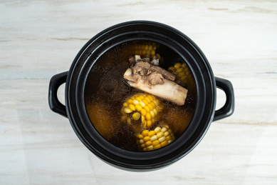 一锅玉米猪骨汤