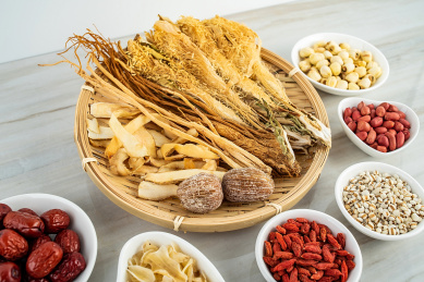 中国养生汤的滋补药材汤料食材