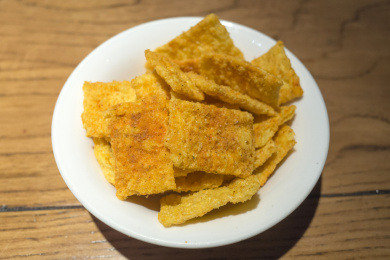 香脆可口的休闲食品锅巴