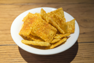 香脆可口的休闲食品锅巴