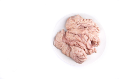 特写背景分离一盘生的猪大肠