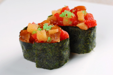 一盘蟹子军舰寿司 日本料理