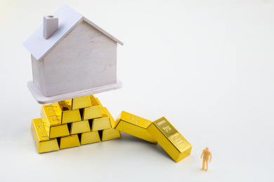 房价高，购房压力大。