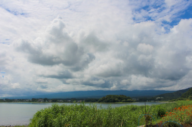 富士山上下的湖
