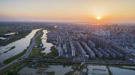 航拍中国安徽省宣城市郎溪县城春季风光