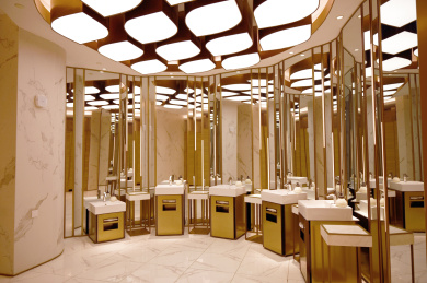 豪华酒店公共卫生间的洗手间装修