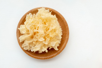 木碟里面的银耳