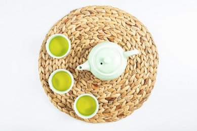 中国茶道一茶壶和三杯茶水