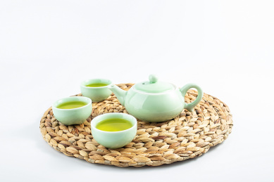 中国茶道一茶壶和三杯茶水