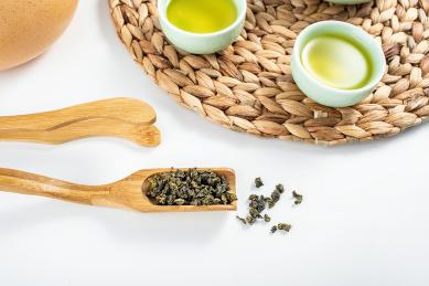 中国茶道铁观音茶叶和茶水