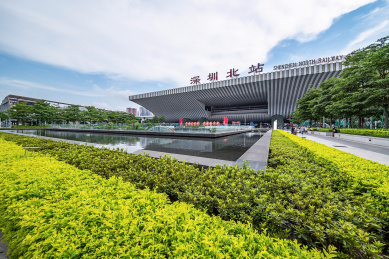 中国深圳北站东广场建筑城市风光
