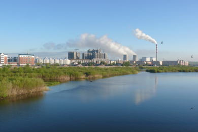 内蒙古海拉尔城市内河两岸风光建筑