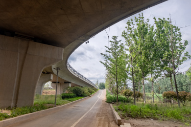 中国北方城市中高架路的上坡匝道