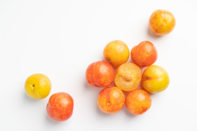 新鲜的水果——酸甜可口的李子