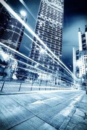 香港夜景，飞驰的汽车尾灯形成的光的轨迹