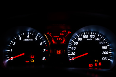 汽车仪表板，速度