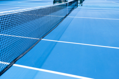 空旷无人的网球场