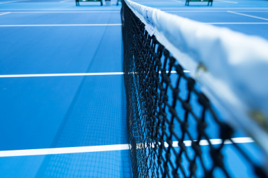 空旷无人的网球场